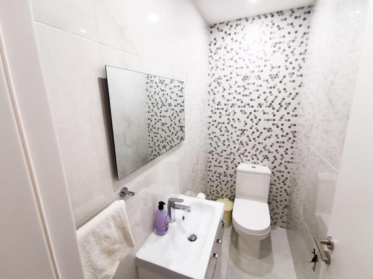 Sunny Daze Seaview Apartment Larnaca Bagian luar foto