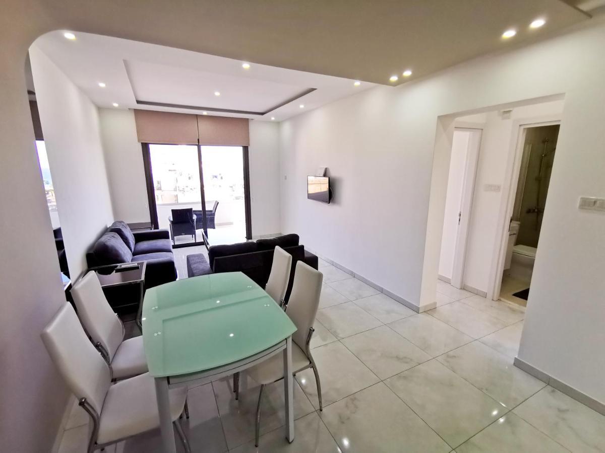 Sunny Daze Seaview Apartment Larnaca Bagian luar foto