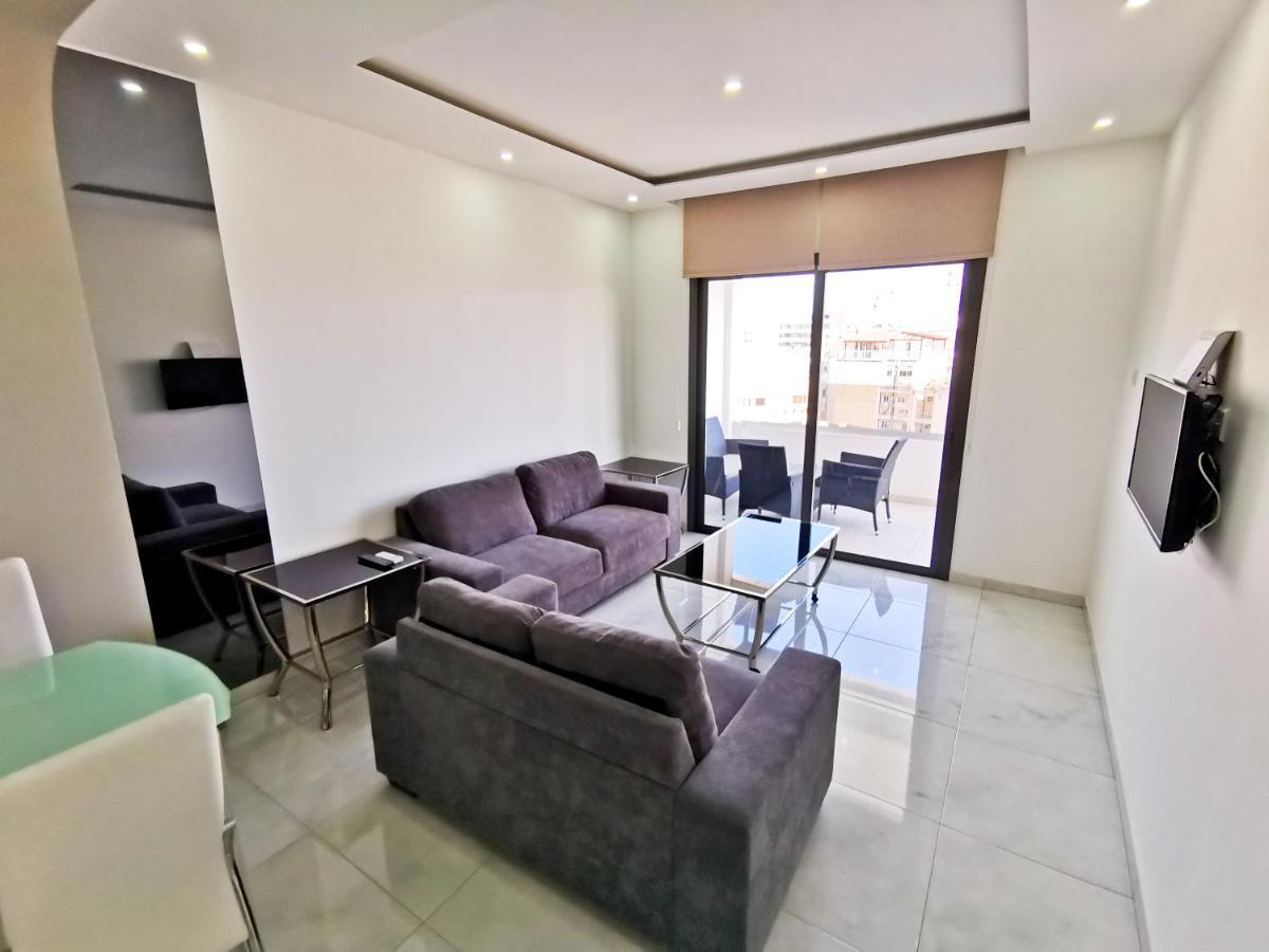 Sunny Daze Seaview Apartment Larnaca Bagian luar foto