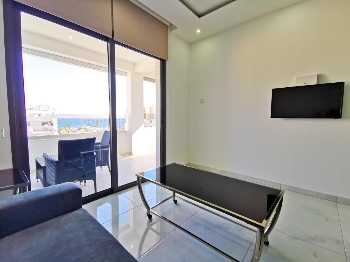 Sunny Daze Seaview Apartment Larnaca Bagian luar foto