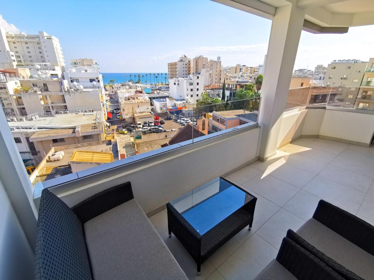 Sunny Daze Seaview Apartment Larnaca Bagian luar foto