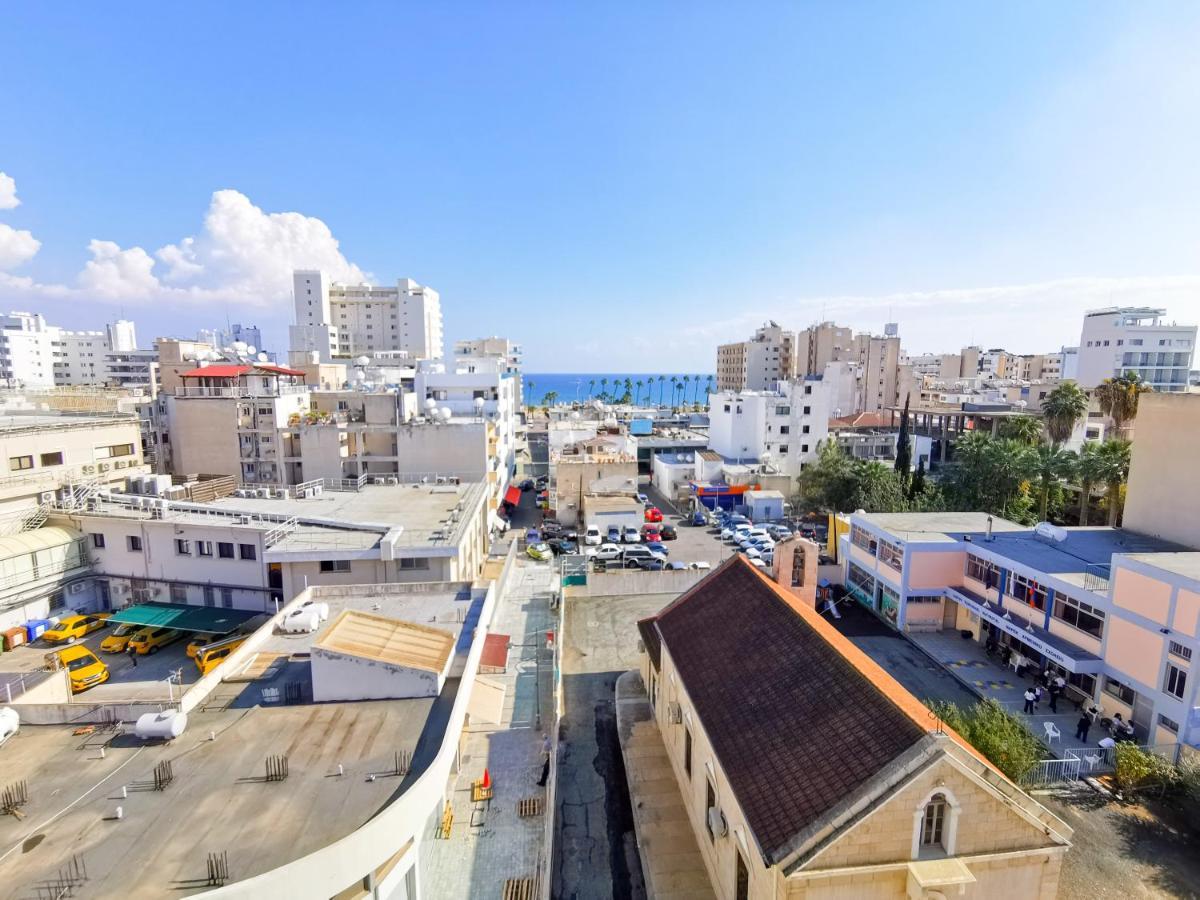 Sunny Daze Seaview Apartment Larnaca Bagian luar foto