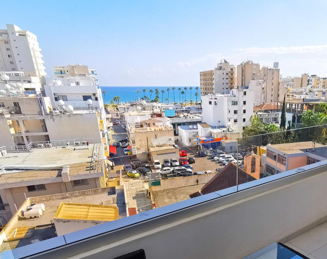 Sunny Daze Seaview Apartment Larnaca Bagian luar foto